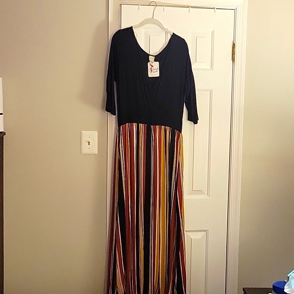 NEVER WORN! Flattering top wrap maxi dress